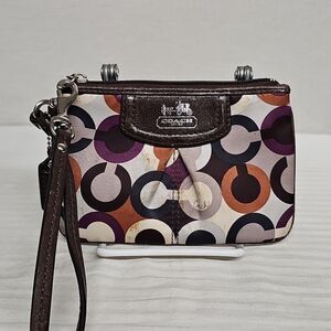 COACH SIGNATURE PLEATED WRISTLET  BFPM-02-245